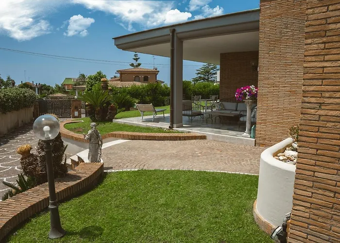 Villa Attoni Di Canossa Anzio